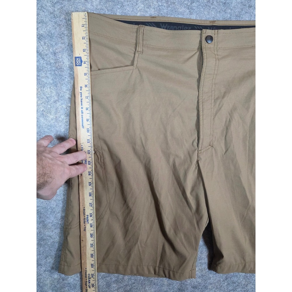 Wrangler Outdoor Series Mens Cargo Shorts Tan Khaki Stretch Size 42 Summer - Picture 5 of 9